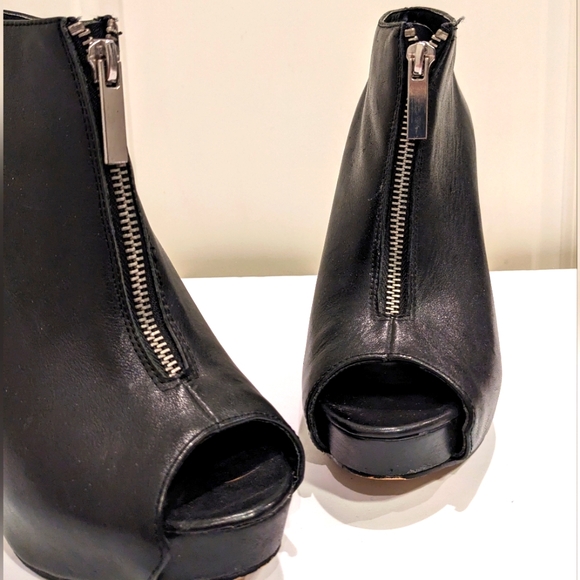 ALDO Zip-Up Peek-a-Bootie with Hidden Platform, Size 7 1/2 - Picture 2 of 7